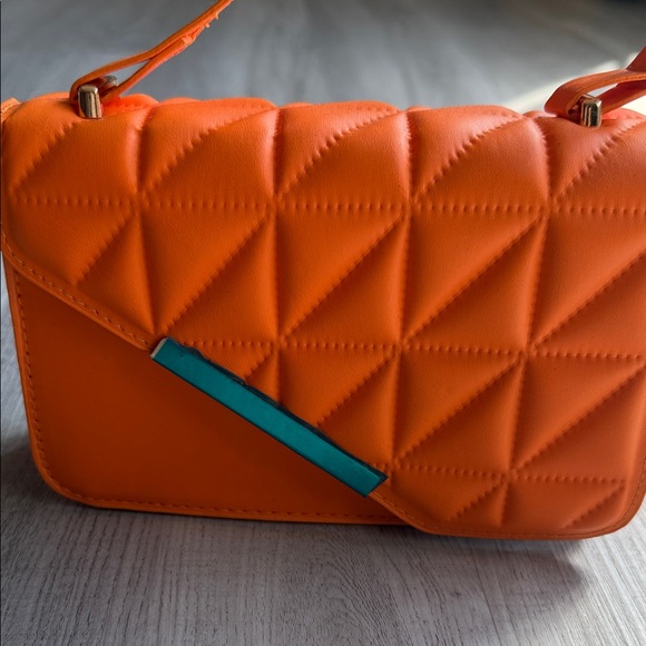 Bolsa tipo clutch / shoulder bag acolchada color naranja vibrante - Picture 2 of 7